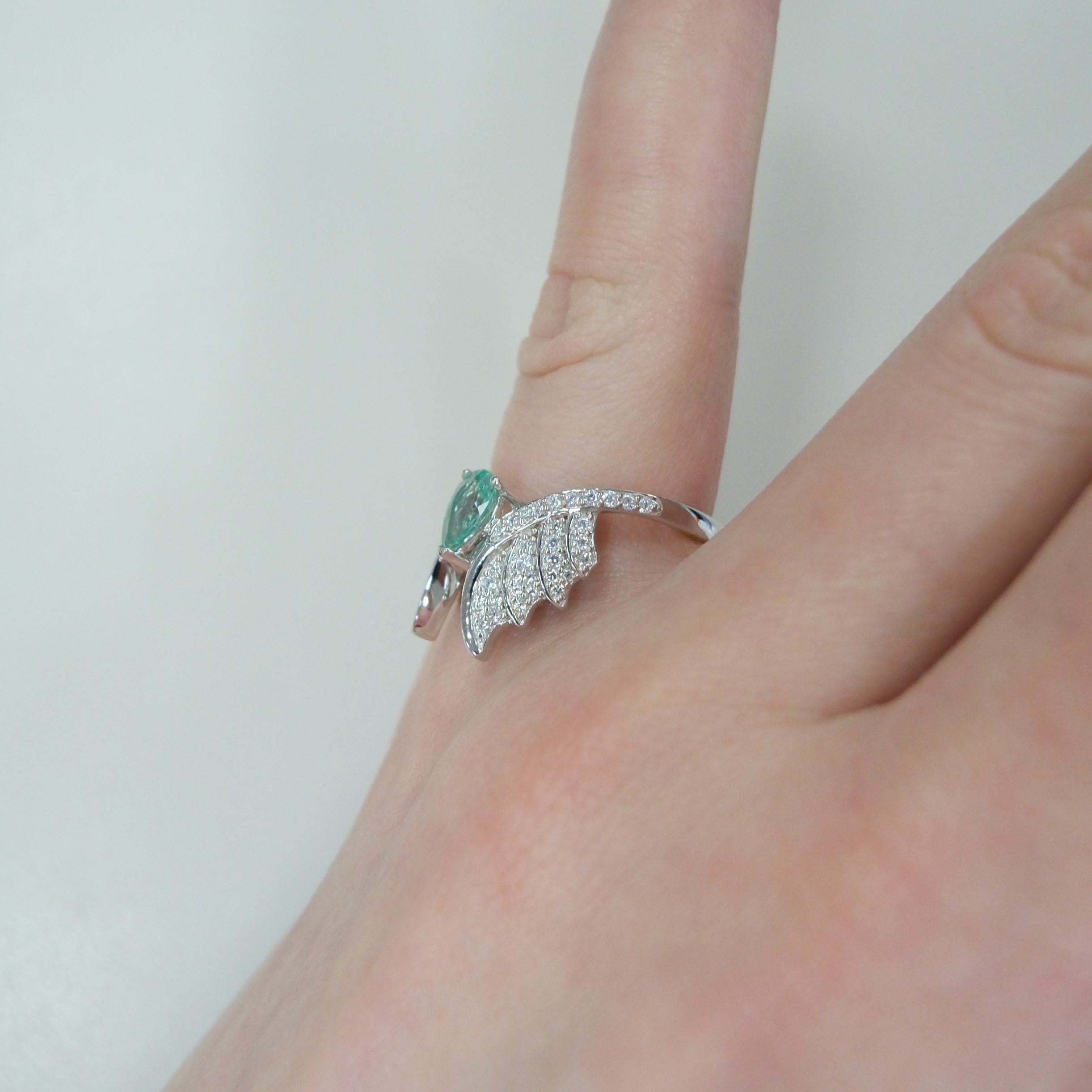Серебряное кольцо с апатитом